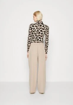 Pieces Bossy Wide Plain Pant - Broek - Silver Mink -Pieces 0190f8e6e9414dfe9d24282de424991e