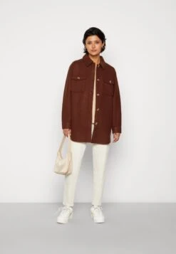 Pieces Pcjudy Shacket- Halflange Jas - Chicory Coffee -Pieces 05a81d7dce084a0ea31bfda9dd903c5f