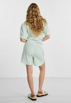 Pieces Højtaljede - Shorts - Cloud Dancer -Pieces 0707788c8f334f0f85f25860e3c08e11