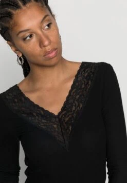 Pieces Pcsiri - Longsleeve - Black 11 Pieces Pcsiri - Longsleeve - Black -Pieces 0cc31c0c1e514f61845e5da030874af8