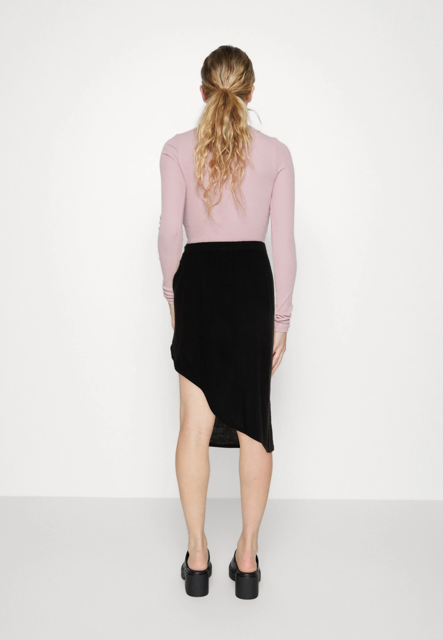 Pieces Pcstina High Slit Skirt - Kokerrok - Black 5 Pieces Pcstina High Slit Skirt - Kokerrok - Black - Afbeelding 3