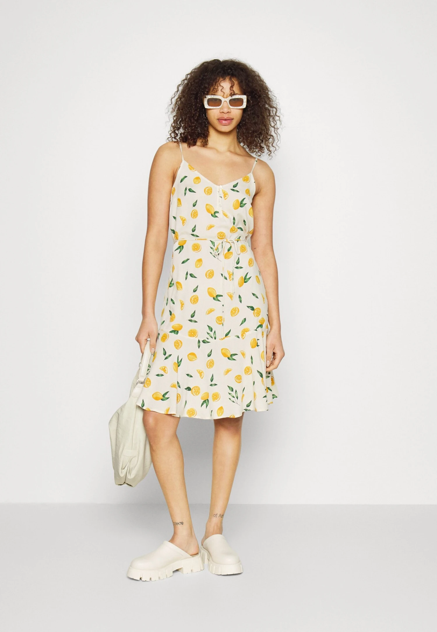 Pcnya Button Dress - Jurk - Birch/Lemon 4 Pcnya Button Dress - Jurk - Birch/Lemon - Afbeelding 2