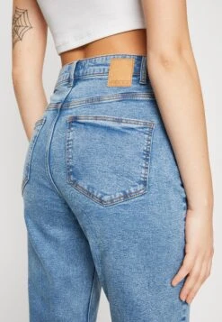 Pieces Pckesia Mom- Relaxed Fit Jeans - Light Blue Denim 13 Pieces Pckesia Mom- Relaxed Fit Jeans - Light Blue Denim -Pieces 17e4bd885fde46058f5536a905fc3daf