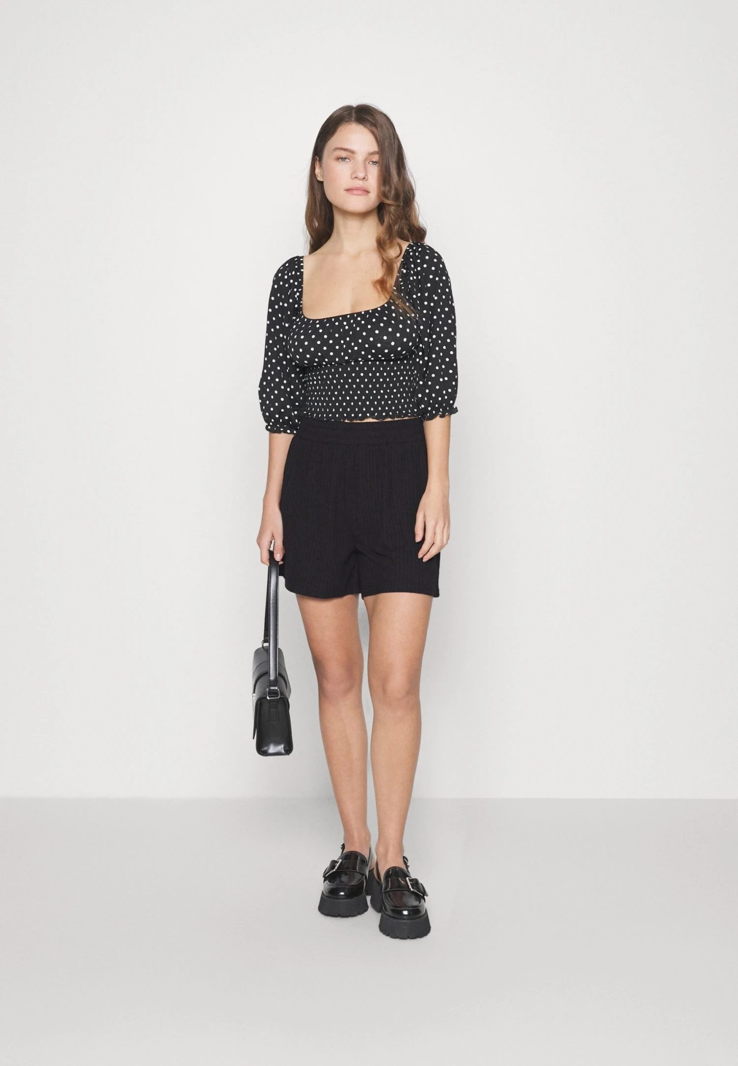 Pieces Petite Pckylie - Shorts - Black 4 Pieces Petite Pckylie - Shorts - Black - Afbeelding 2