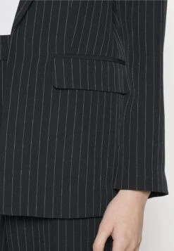 Pieces Petite Cbossy Loose Striped Blazer- Blazer - Sky Captainaop/Pinstripe 11 Pieces Petite Cbossy Loose Striped Blazer- Blazer - Sky Captainaop/Pinstripe -Pieces 2055217780f4436ab6180c49a8a9e21d