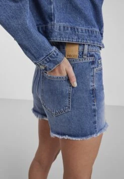Pieces Pctulla - Jeansshort - Medium Blue Denim -Pieces 278bf6c242354ff99674502280420733