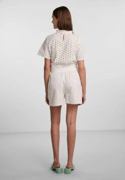 Pieces Højtaljede Pclilla - Shorts - Cloud Dancer -Pieces 28cae075417f47da99085faf1c51bd23