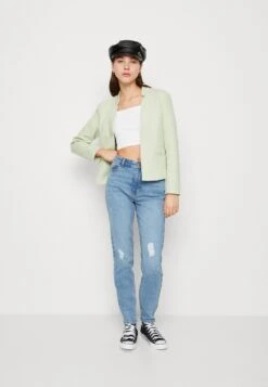 Pieces -Pieces 3144b40b566842a1b38dff7c77a4184e