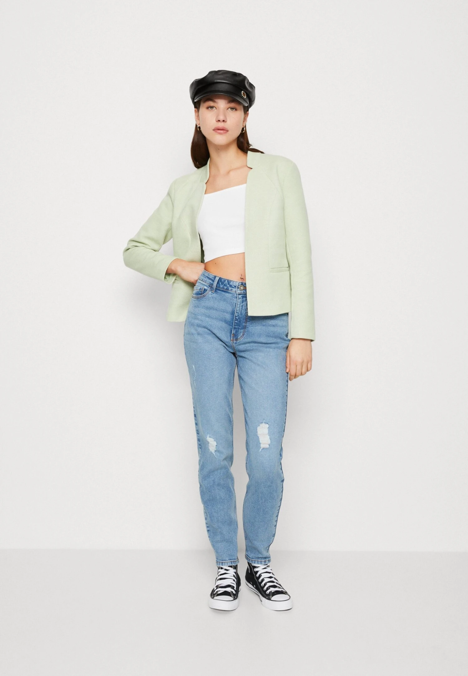 Pieces Pckesia Mom- Relaxed Fit Jeans - Light Blue Denim 4 Pieces Pckesia Mom- Relaxed Fit Jeans - Light Blue Denim - Afbeelding 2