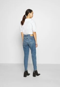 Pieces Pcleah Mom - Relaxed Fit Jeans - Medium Blue Denim -Pieces 33058130133d41afaa862b23b2096a08