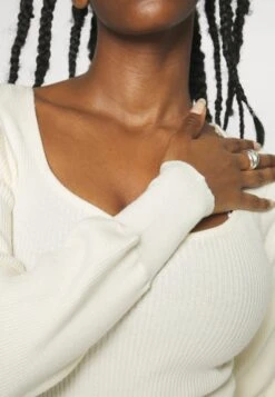 Pieces Petite Sweetheart Neck Knit - Trui - Off-White 11 Pieces Petite Sweetheart Neck Knit - Trui - Off-White -Pieces 3522e3e7b782437e8f27104043990db8