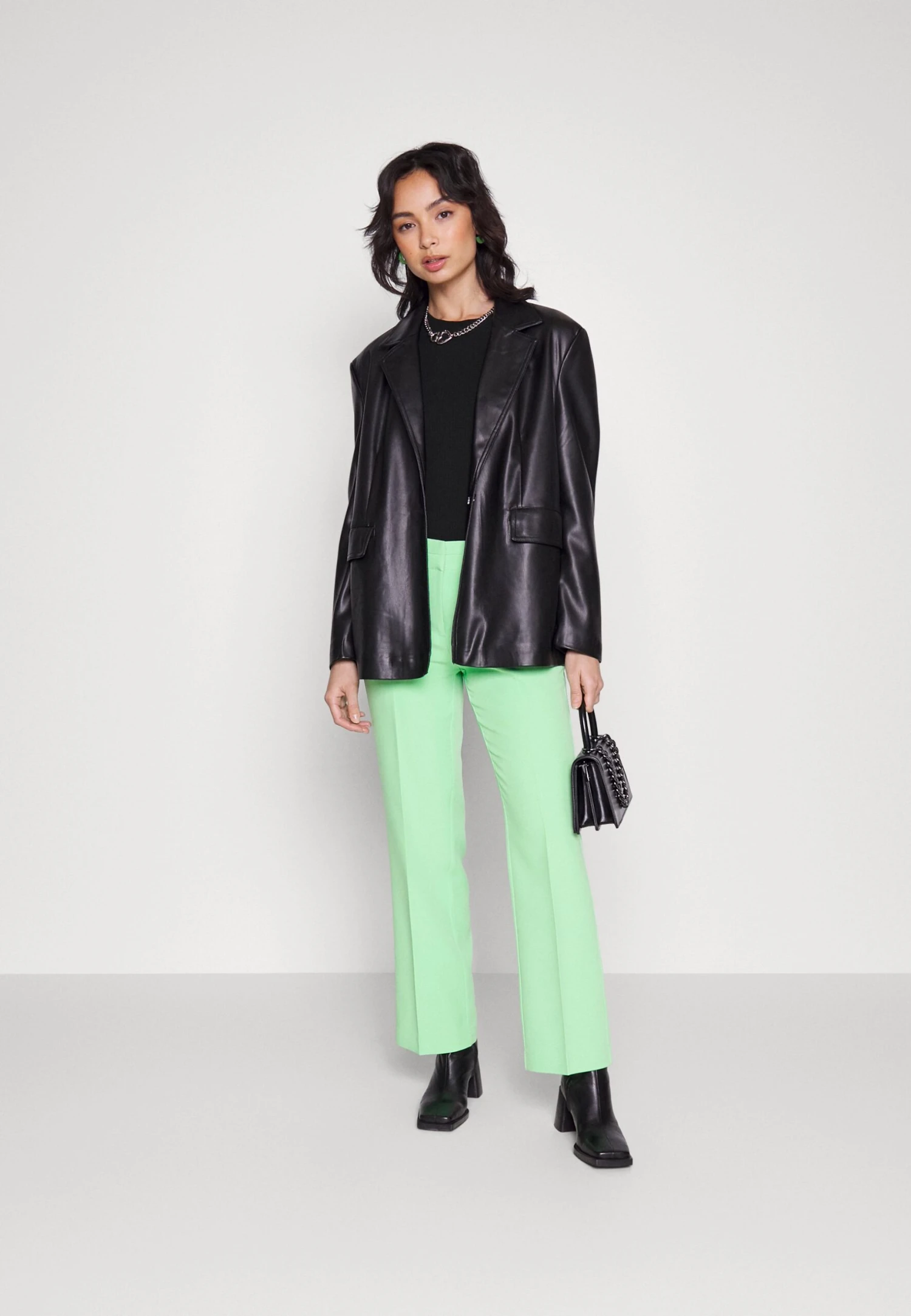 Pieces Petite Pcruka Puff - T-Shirt Basic - Black 4 Pieces Petite Pcruka Puff - T-Shirt Basic - Black - Afbeelding 2