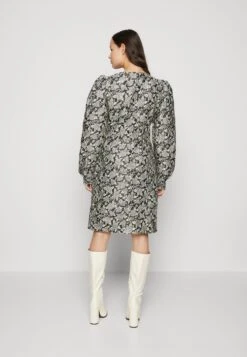 Pcmercy V Neck Dress - Cocktailjurk - Black -Pieces 37094603f2dc43ed83dbdf5fd878df29