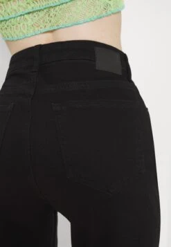 Pieces Pcleah Mom - Slim Fit Jeans - Black Denim -Pieces 3a3b42de6a2f4d848d49227c1d0fca23