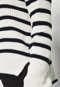 Pctrista O Neck - Trui - Sky Captain/Cloud Dancer -Pieces 49282d23245d4cc7b1b7a5045a6b83e5