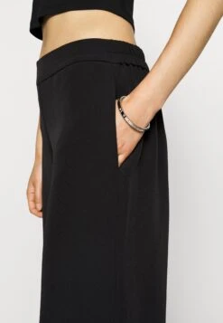 Pieces Petite Pcbossy Wide Pant - Broek - Black -Pieces 49573a43e2794d9ab642f3fc41c382fa