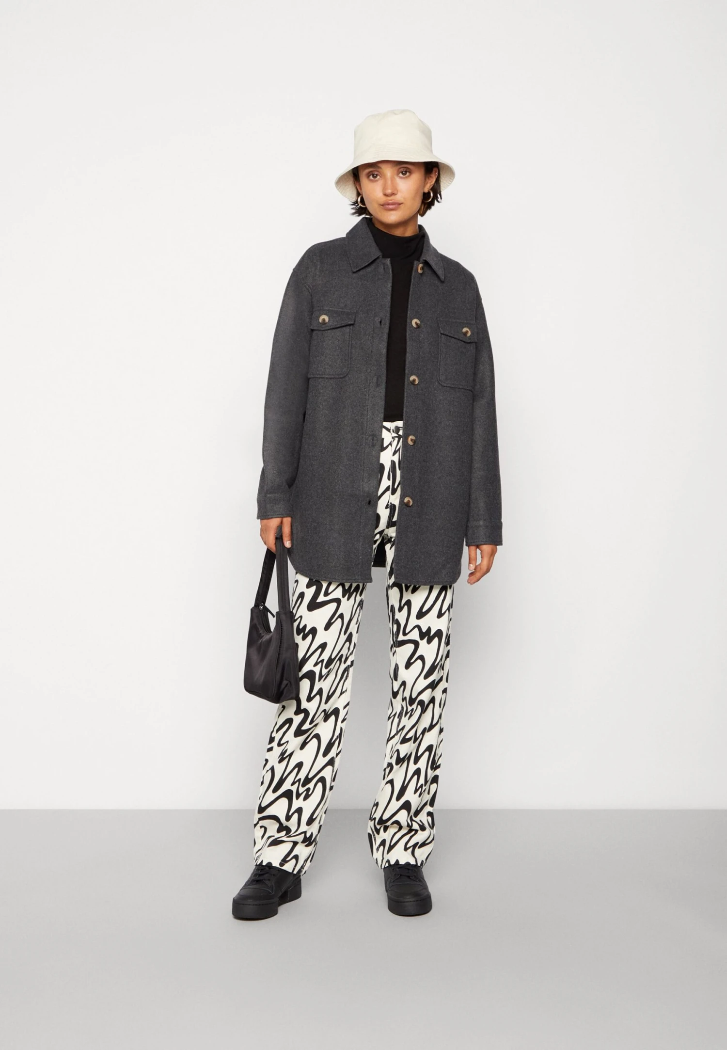 Pieces Pcjudy Shacket- Halflange Jas - Dark Grey 4 Pieces Pcjudy Shacket- Halflange Jas - Dark Grey - Afbeelding 2