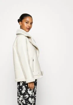 Pieces Petite Pcnora Jacket - Imitatieleren Jas - Birch -Pieces 4fba025c53894f4abdaac580f0d84976