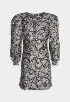 Pieces Petite Pcmercy V Neck Dress - Cocktailjurk - Black -Pieces 51af3d5743c04d2ab4778f3aff0baaae