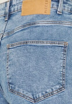 Straight Leg Jeans - Light Blue Denim -Pieces 52c32a61682a4749843096000b35b71f