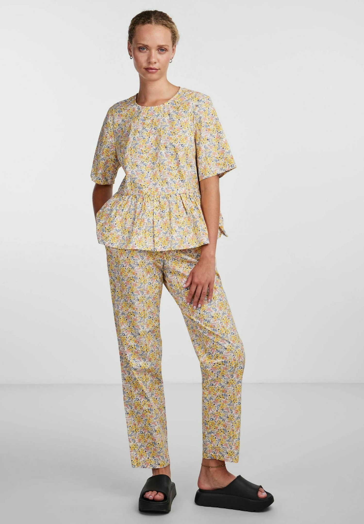 Pieces Straight Leg Pcjalisa - Broek - Cloud Dancer 4 Pieces Straight Leg Pcjalisa - Broek - Cloud Dancer - Afbeelding 2