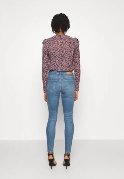 Pieces Pcdelly- Jeans Skinny Fit - Light Blue Denim 9 Pieces Pcdelly- Jeans Skinny Fit - Light Blue Denim -Pieces 5377b99a1e8d4ec9a2061743a6580a54