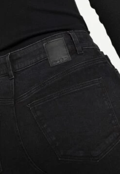 Pieces Pcluna Straight - Straight Leg Jeans - Black 11 Pieces Pcluna Straight - Straight Leg Jeans - Black -Pieces 5f1dad8192c74193b4e2cf267c8f9869