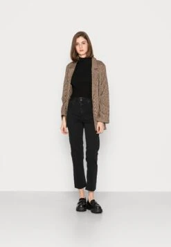 Pieces -Pieces 6399aedb28bd4e24bfbb8ed2e43872c3