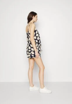 Pieces Maternity Slip Playsuit - Jumpsuit - Sky Captain/Big Flower 9 Pieces Maternity Slip Playsuit - Jumpsuit - Sky Captain/Big Flower -Pieces 6988c6807f1d4039a918e77079460557