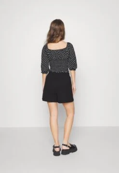 Pieces Petite Pckylie - Shorts - Black 10 Pieces Petite Pckylie - Shorts - Black -Pieces 6b9e2d0dd5904fc284752dbfd166a22c