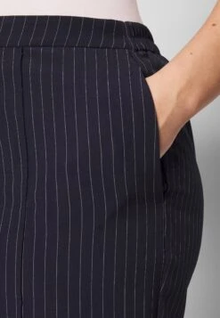 Pcbossy Wide Striped Pants - Broek - Sky Captain/Pinstripe 13 Pcbossy Wide Striped Pants - Broek - Sky Captain/Pinstripe -Pieces 6e56e27d38af4dc9a982561a517b2fe2