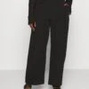 Pcbossy Wide Plain Pant - Broek - Black 2 Pcbossy Wide Plain Pant - Broek - Black -Pieces 6e61a350f8e14e10ad0bb244d2f8d52b
