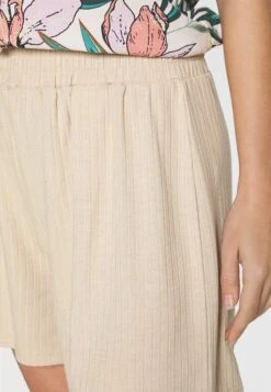 Pieces Petite Pckylie - Shorts - Irish Cream 11 Pieces Petite Pckylie - Shorts - Irish Cream -Pieces 705e61b2afae46d09146f07982d3d8f9