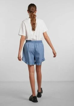 Pieces Pckada - Jeansshort - Light Blue Denim -Pieces 7631d5f277dc44d89510301fdcb549d4