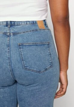 Pckesia Mom Ank - Slim Fit Jeans - Light Blue Denim 11 Pckesia Mom Ank - Slim Fit Jeans - Light Blue Denim -Pieces 76ad2f1c2f0848f2b26261dcd46c9aa0