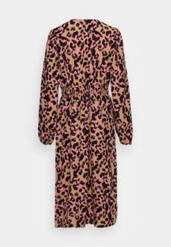 Pieces -Pieces 76fc90de2bb1439d8ad48e2c7c48352c