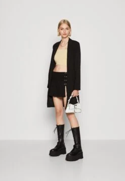 Pieces Pcnula Blazer - Halflange Jas - Black 9 Pieces Pcnula Blazer - Halflange Jas - Black -Pieces 80148783f4ef429e84adecf71fc43fc3