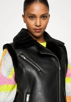 Pieces Petite Pcnora Aviator Vest - Bodywarmer - Black 12 Pieces Petite Pcnora Aviator Vest - Bodywarmer - Black -Pieces 80f25c4e26e6426ca79f8eeb41b73be2