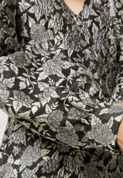 Pcmercy V Neck Dress - Cocktailjurk - Black -Pieces 8df475d8f4484866af8f2b076ac9b4a5