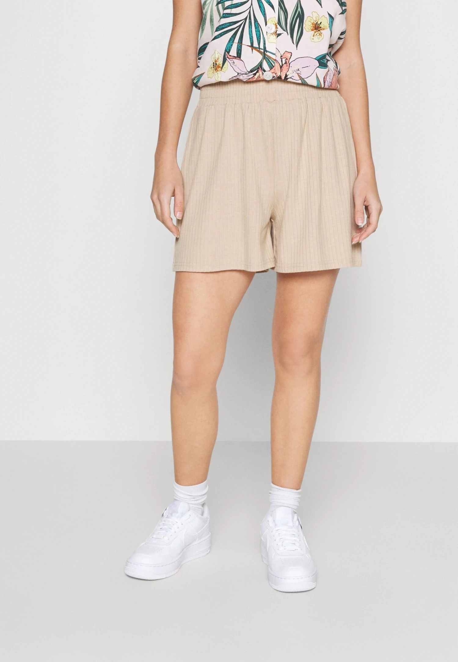 Pieces Petite Pckylie - Shorts - Irish Cream 3 Pieces Petite Pckylie - Shorts - Irish Cream