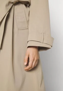 Pieces Petite Pcjikkie Belt - Trenchcoat - Beige 15 Pieces Petite Pcjikkie Belt - Trenchcoat - Beige -Pieces 91af69057fe24fc7856383f8f1d9d76e