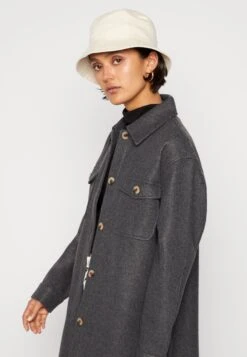 Pieces Pcjudy Shacket- Halflange Jas - Dark Grey 11 Pieces Pcjudy Shacket- Halflange Jas - Dark Grey -Pieces 93242f189d0249acb2596d94d98dec03