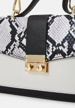 Pieces Pcomio Cross Body - Handtas - Black 11 Pieces Pcomio Cross Body - Handtas - Black -Pieces 95ef21e86c684f4c97f8b2443779ff75