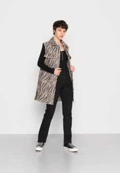 Pieces -Pieces 9f672c6845c94727be7d83f3b7e02d2a