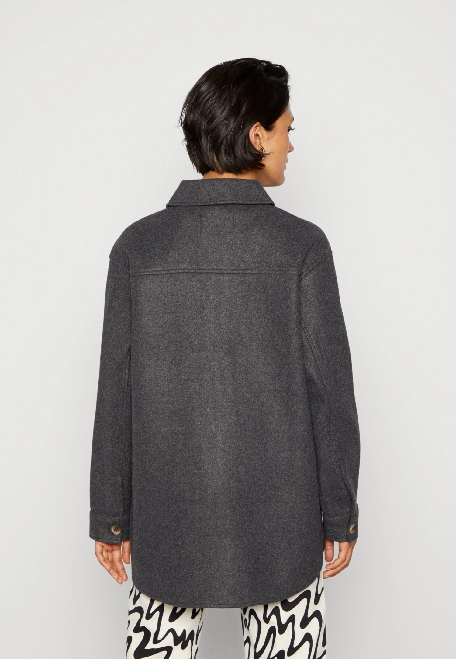 Pieces Pcjudy Shacket- Halflange Jas - Dark Grey 5 Pieces Pcjudy Shacket- Halflange Jas - Dark Grey - Afbeelding 3