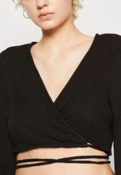 Pieces Pcstina Wrap Crop- Longsleeve - Black 13 Pieces Pcstina Wrap Crop- Longsleeve - Black -Pieces a7f659e222794471b0f7dfe94a862923