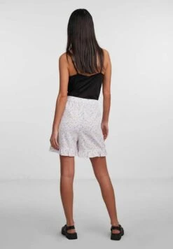 Pieces Shorts - Bright White -Pieces b479031cfb6a40c5a5dbf38b029caefe