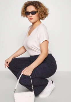 Pcbossy Wide Striped Pants - Broek - Sky Captain/Pinstripe 11 Pcbossy Wide Striped Pants - Broek - Sky Captain/Pinstripe -Pieces b782a3f588794afd909404569073d67f