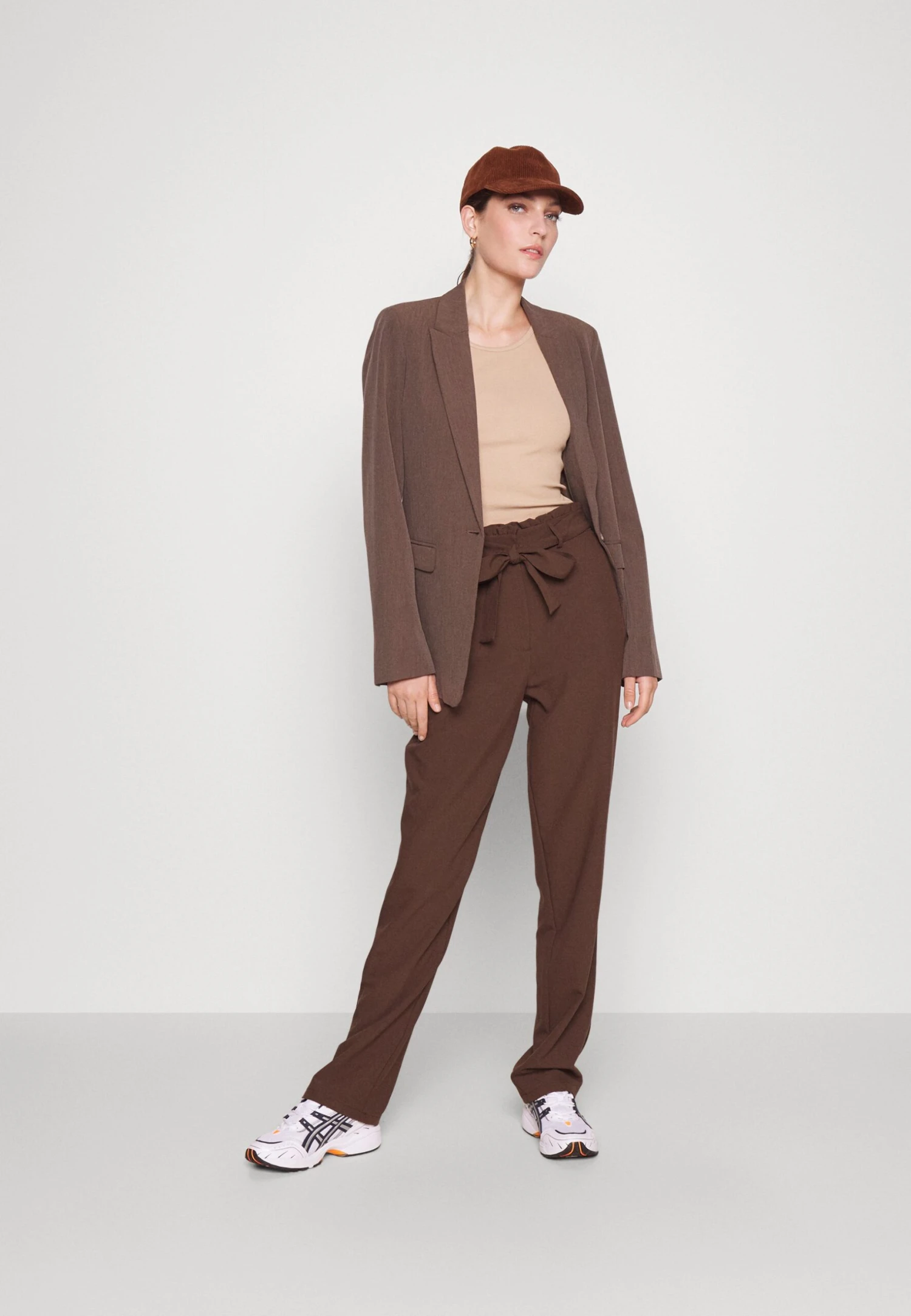 Pcboss Paperbag Straight Pants- Broek - Chicory Coffee 4 Pcboss Paperbag Straight Pants- Broek - Chicory Coffee - Afbeelding 2