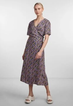 Pieces -Pieces ba284727b7294d3fbc322e8ed6636a98